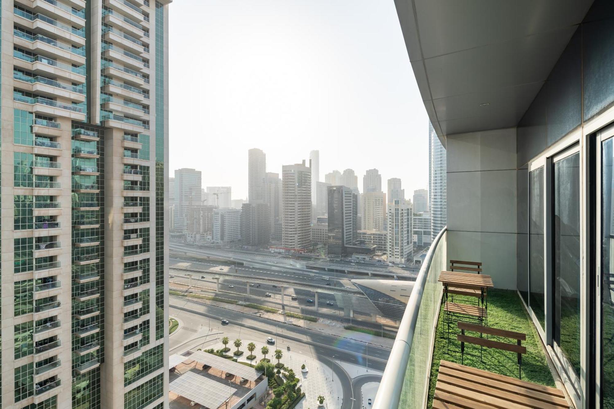 Cozy Modern One Bedroom In Indigo Tower Dubai Exterior foto