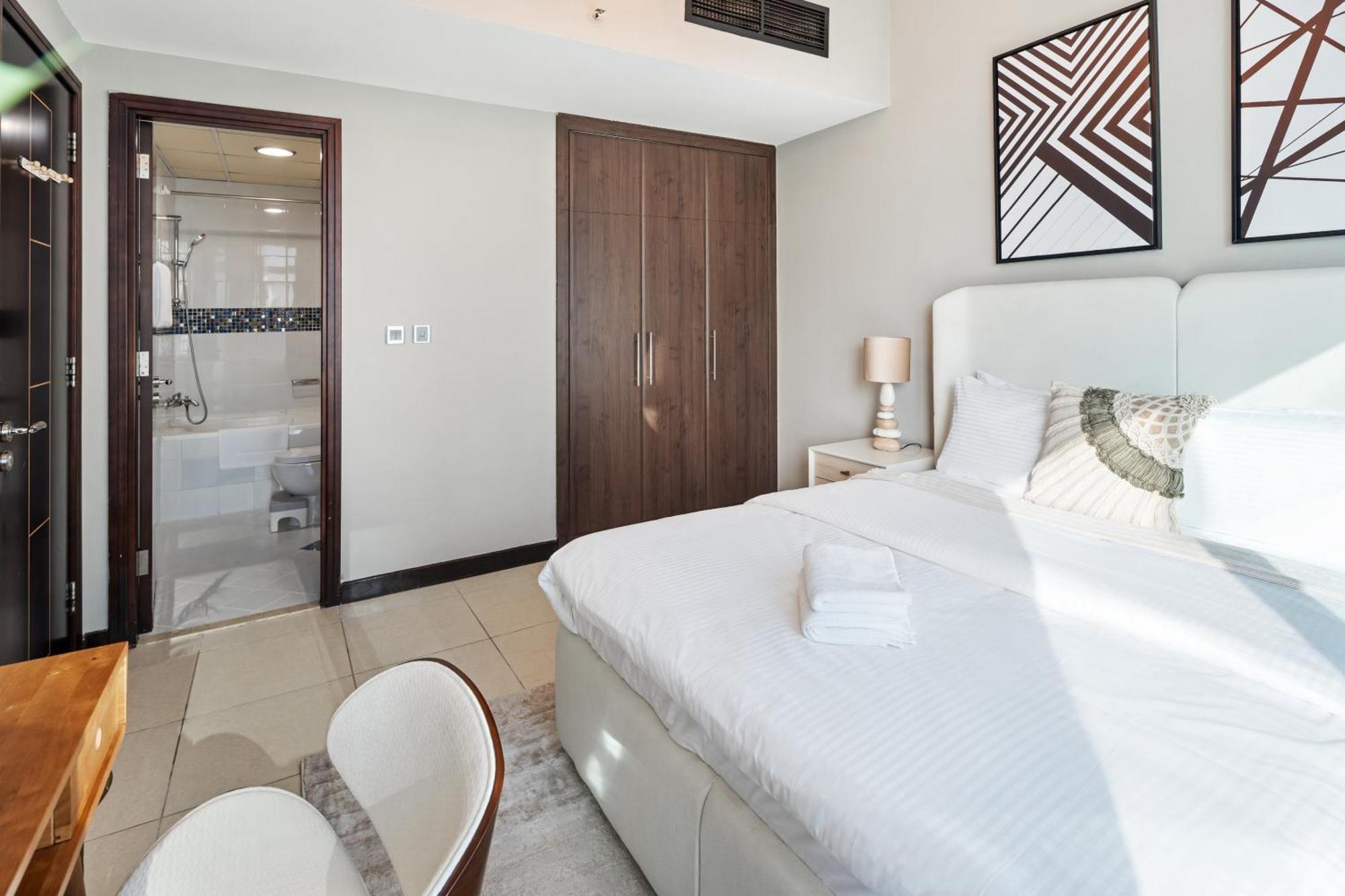 Cozy Modern One Bedroom In Indigo Tower Dubai Exterior foto